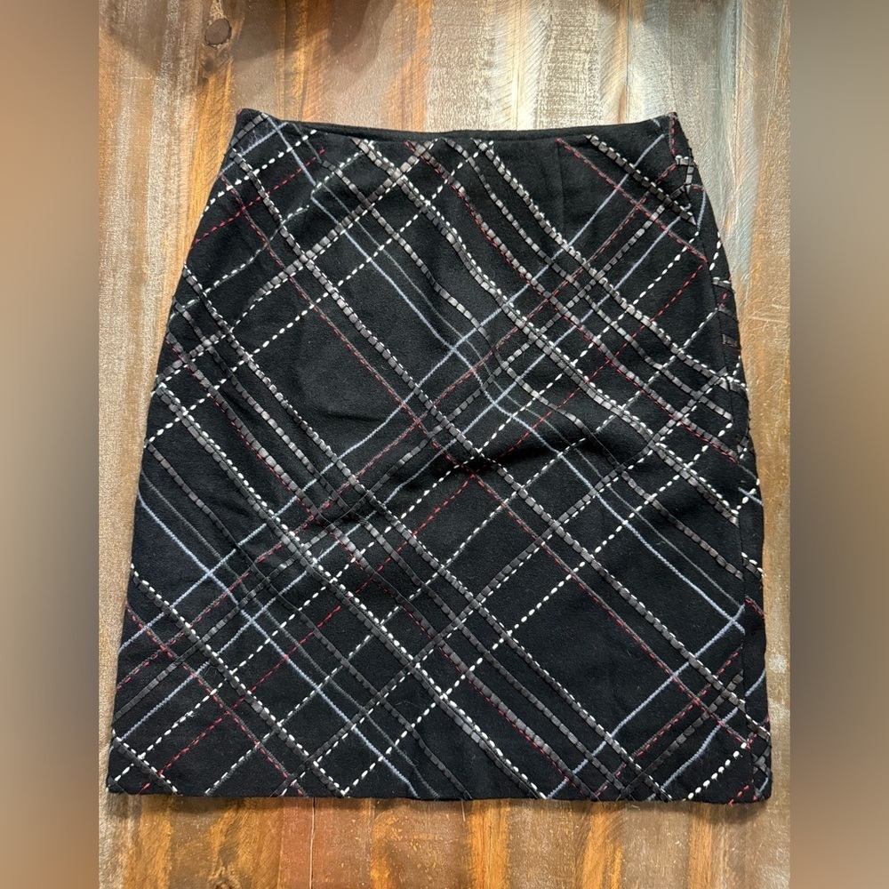 Dana Buchman Women’s Size 4 Wool Black and Red Plaid Pencil Skirt EUC